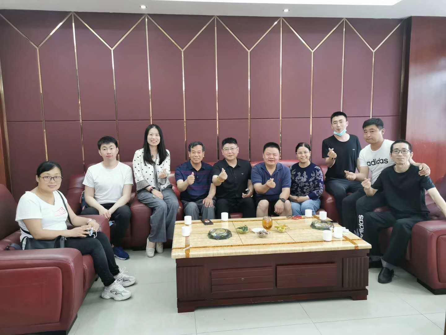 �ƶ�����app���������ŶӸ������н�����ױƷ���޹�˾���й�Ħ